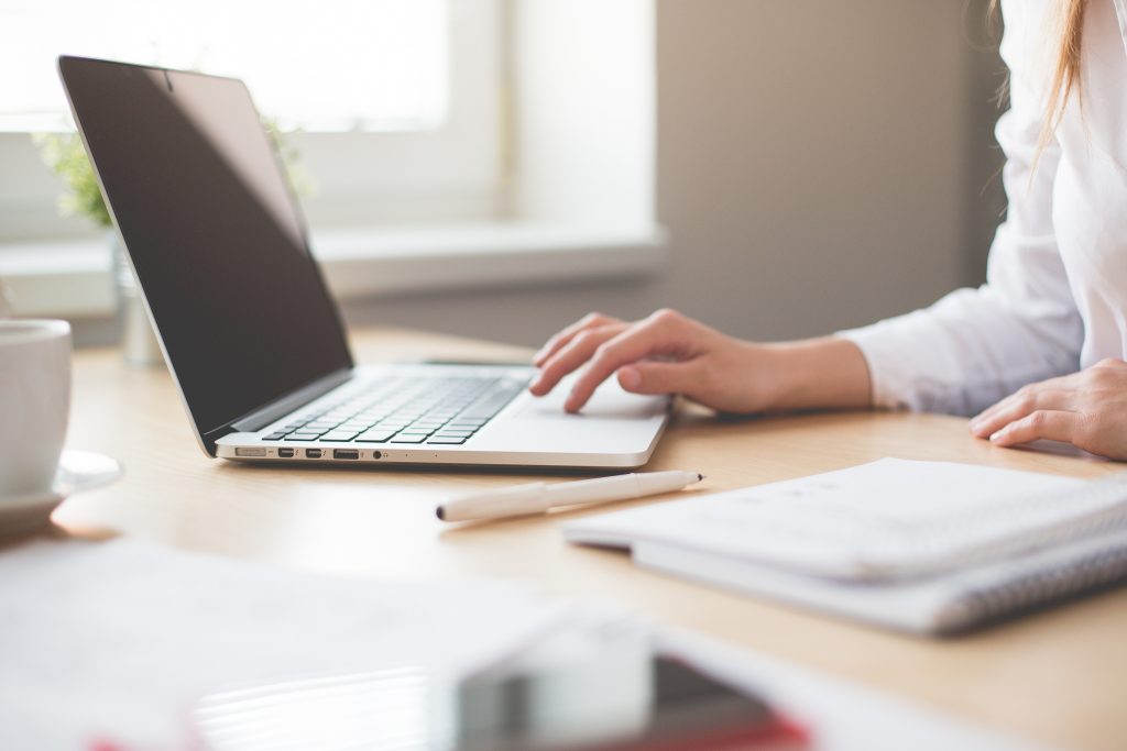 Na goedkeuring van het onderzoeksplan door je opdrachtgever en docent start het uitvoerende werk. Je houdt alle activiteiten bij in een logboek. Na goedkeuring van het onderzoeksplan door je opdrachtgever en docent start het uitvoerende werk. Je houdt alle activiteiten bij in een logboek.